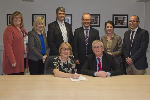 Galway University Hospital sign contract to implement new electronic based patient record system